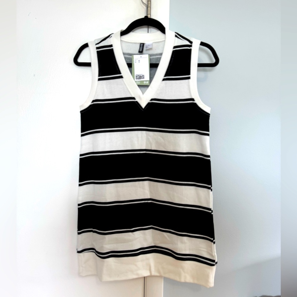 Divided sweater dress. Size XS.